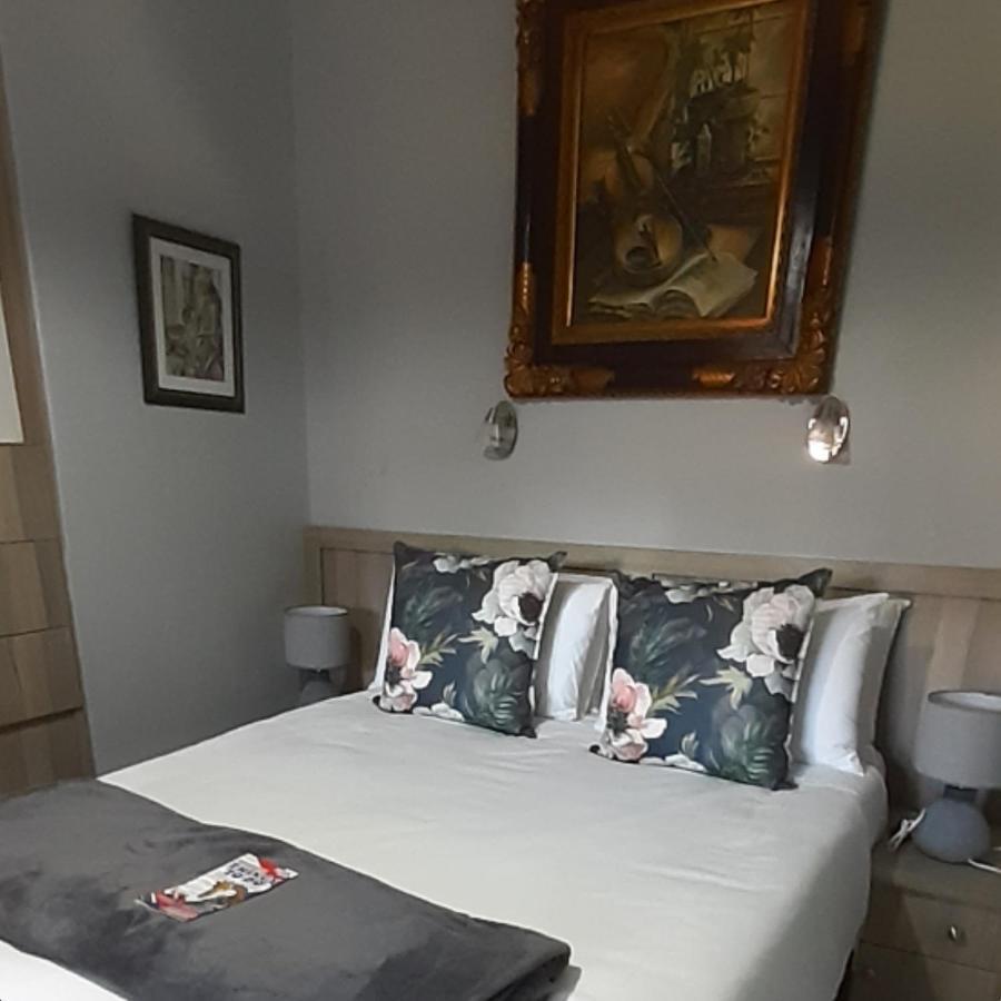 Bed & Breakfast Westlodge At 4*